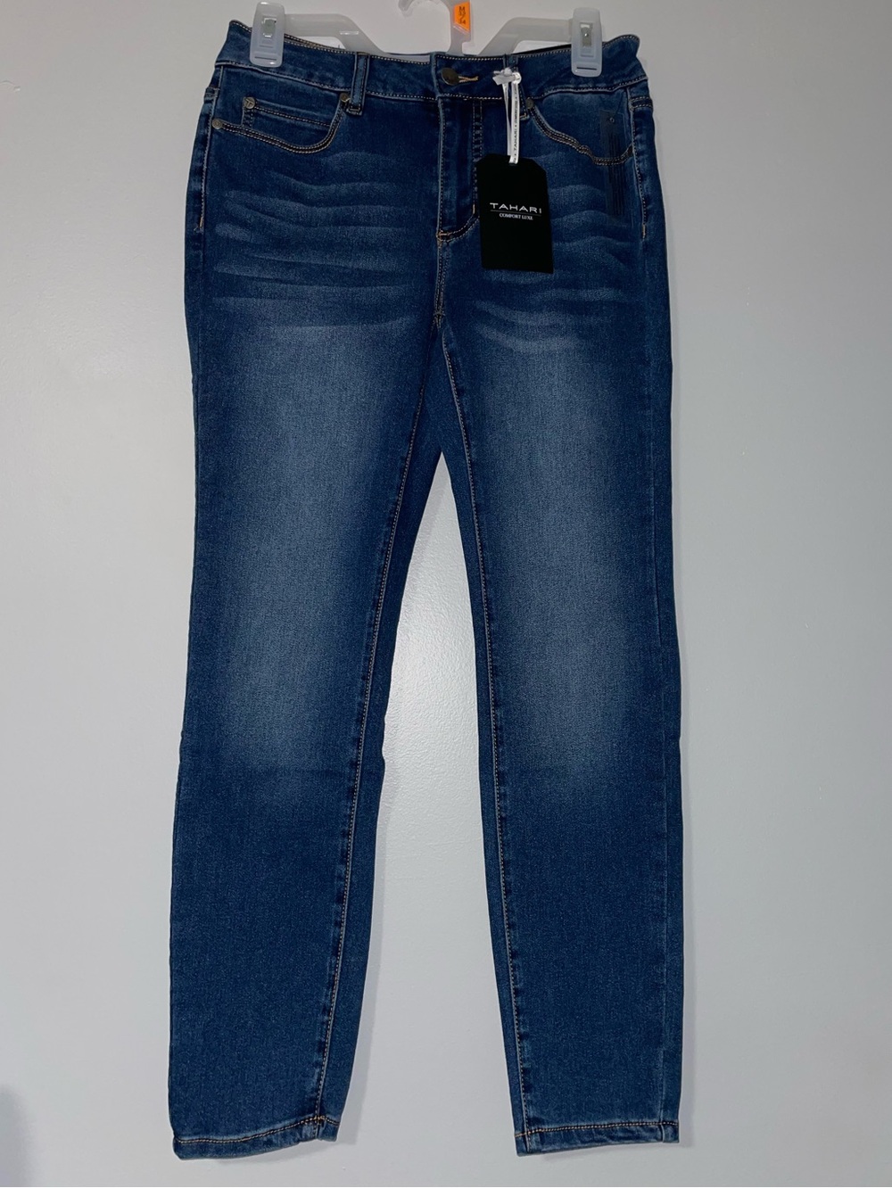 📘NWT Tahari Women's Dark Blue Slim Jeans